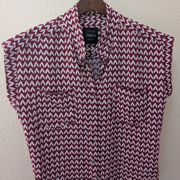 JACHS Girlfriend Tops - Jach's Girlfriend Red + White Chevron Cuffed Sleeve Button Down Blouse. Size M